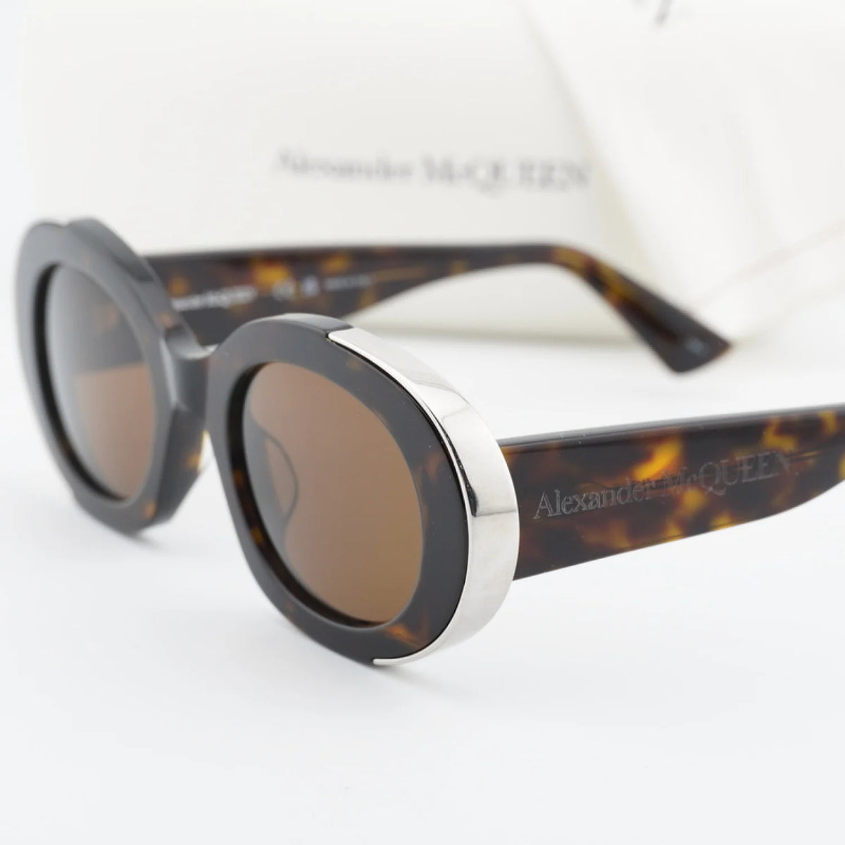 Alexander McQueen AM0445S - Havana - single_variant - 002