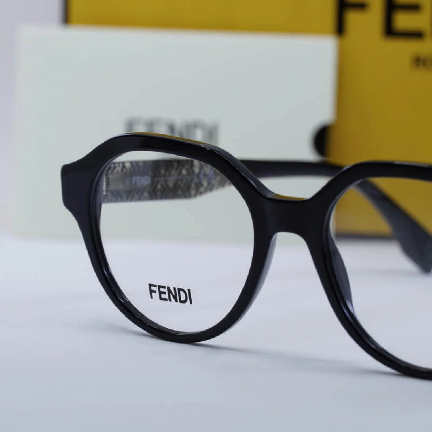 Fendi fe50049i - Black